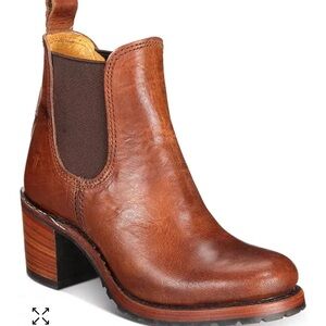 Frye leather Sabrina Chelsea boots in a deep cognac sz 7